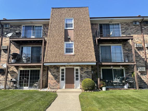 9819 Nottingham Ave. #305, Chicago Ridge, IL 60415