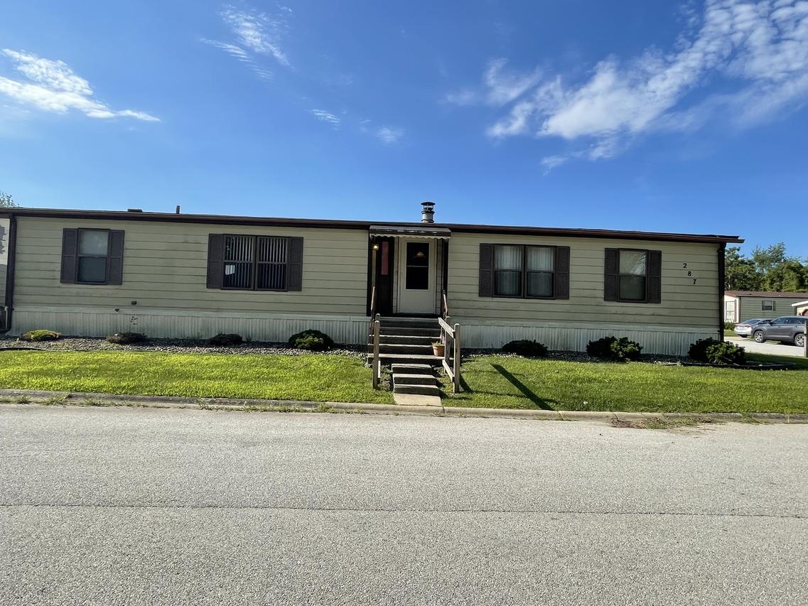 287 Blackthorn Rd., Matteson, IL 60443