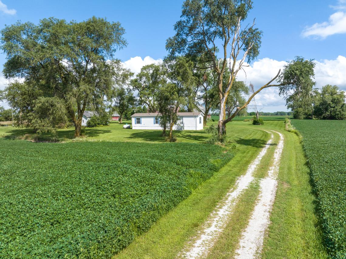 3224 E Kentucky Rd., Beecher, IL 60401