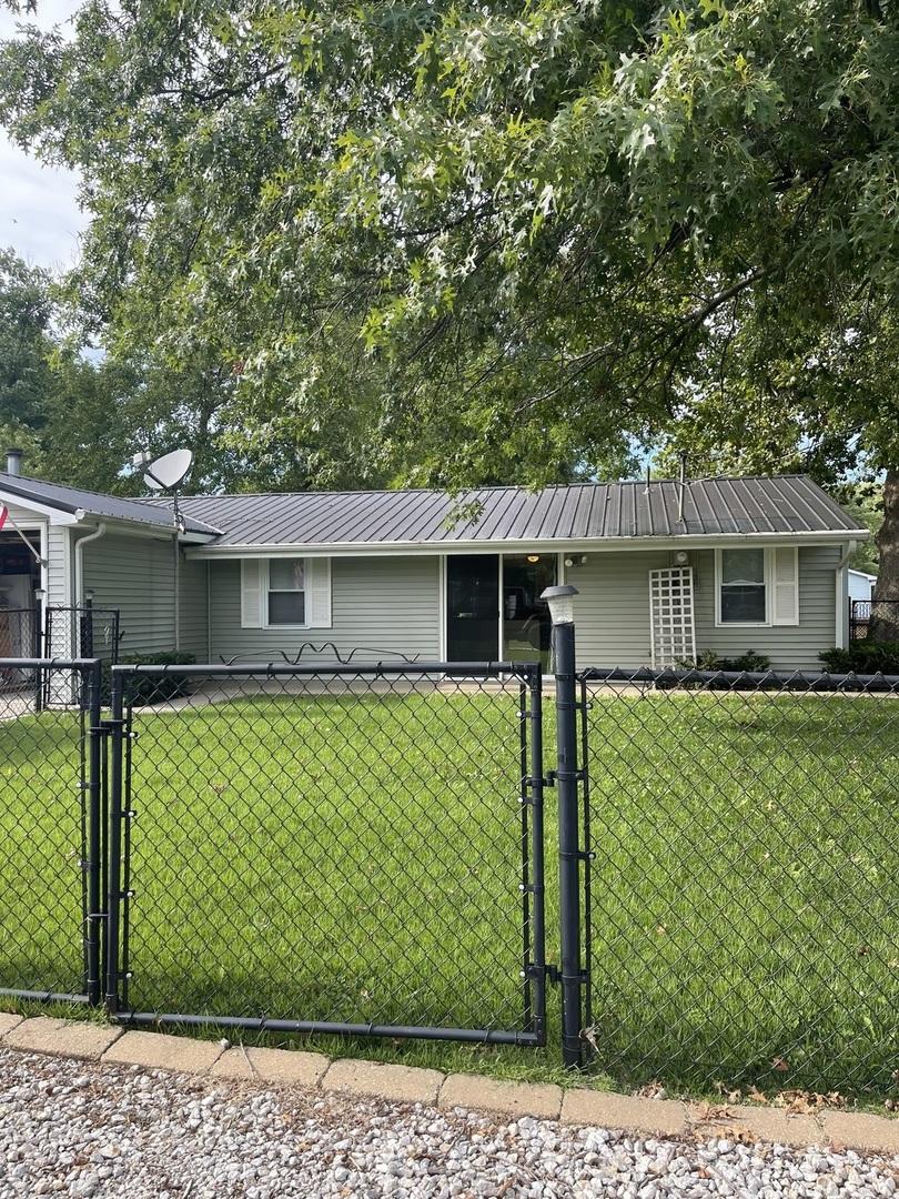 3585 E 888 North Rd., Neoga, IL 62447