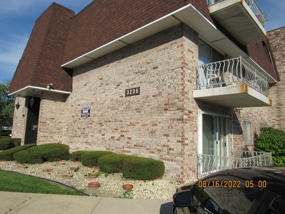 3235 S Manor Dr. #101, Lansing, IL 60438