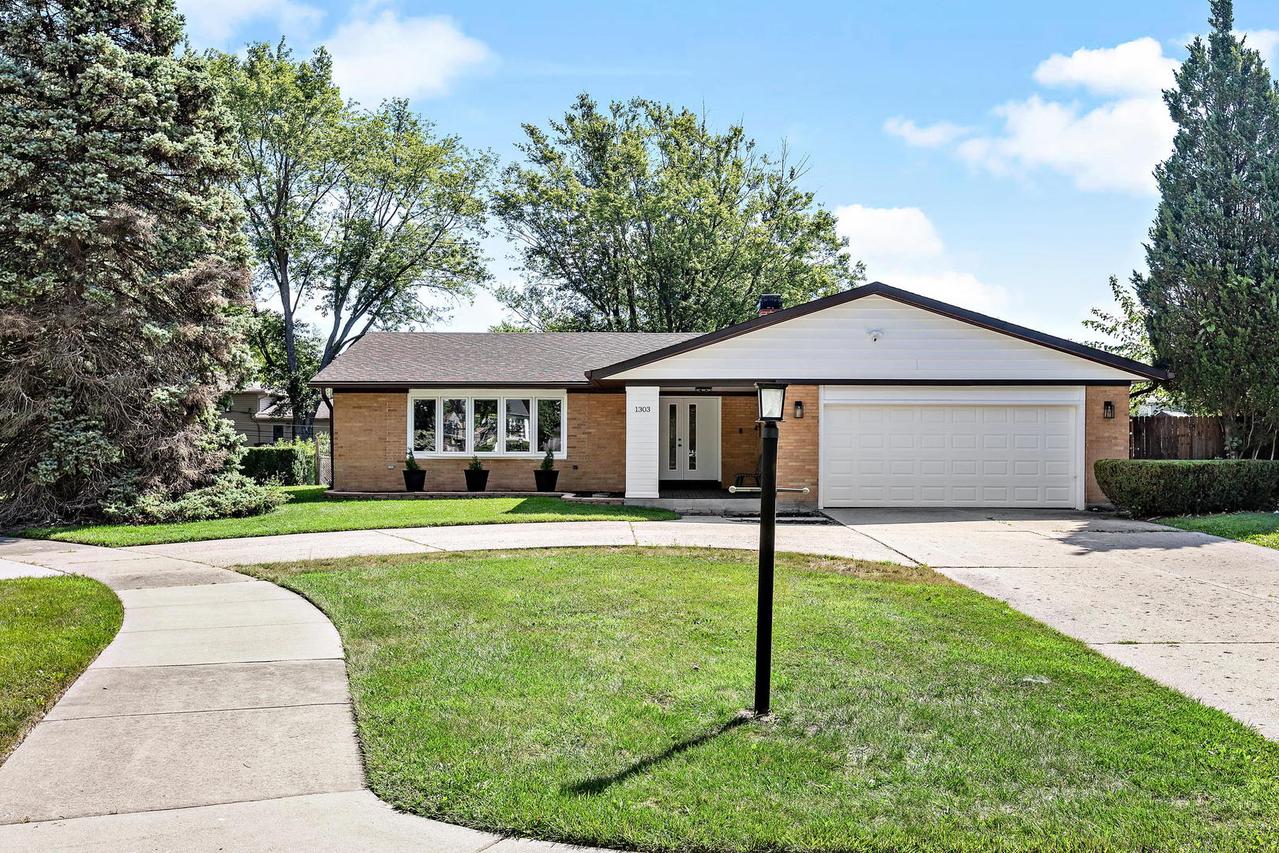 1303 N Santee Ln., Mount Prospect, IL 60056
