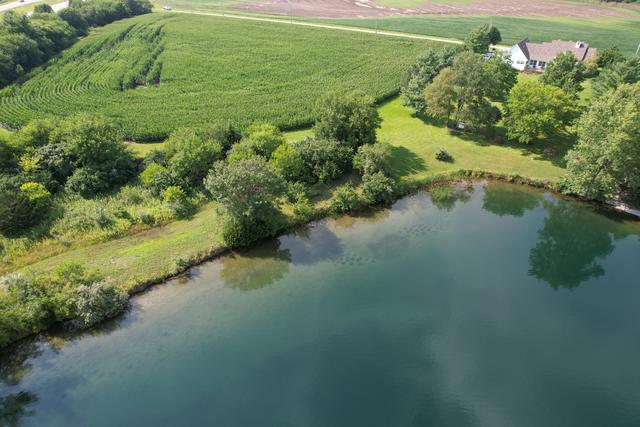 11 Moss Lake Rd., Farmer City, IL 61842