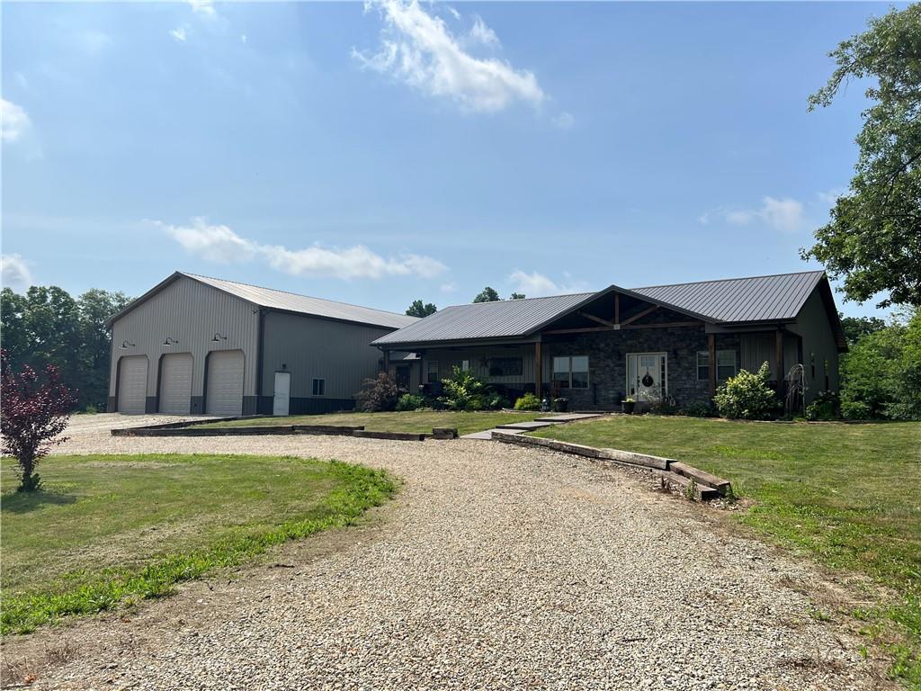 1876 E 700 North Rd., Shelbyville, IL 62565
