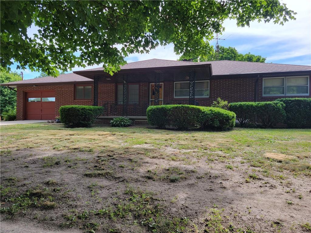 420 Elm St., Windsor, IL 61957