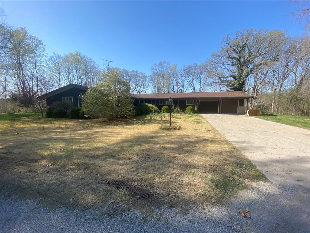6322 Old Highway 50, Flora, IL 62839