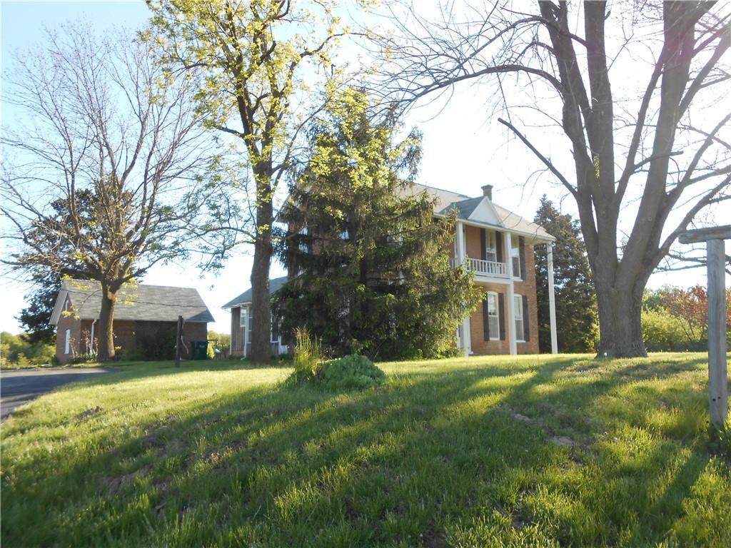 19087 Westfield Rd., Charleston, IL 61920