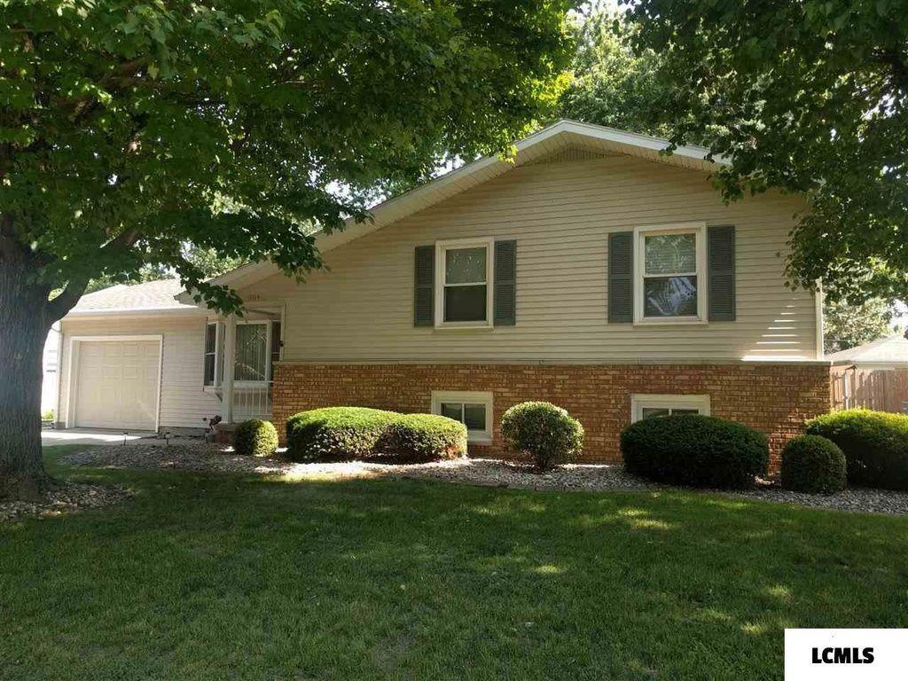 904 Oklahoma Ave., Mattoon, IL 61938