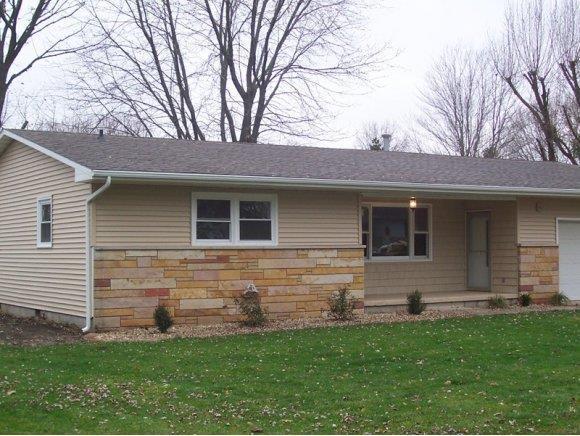 1110 North Long, Shelbyville, IL 62565