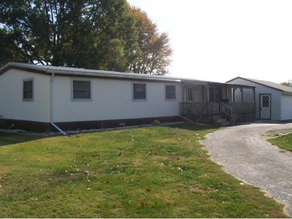 500 S Oak, Windsor, IL 61957