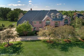 20 Forest Ln., South Barrington, IL 60010