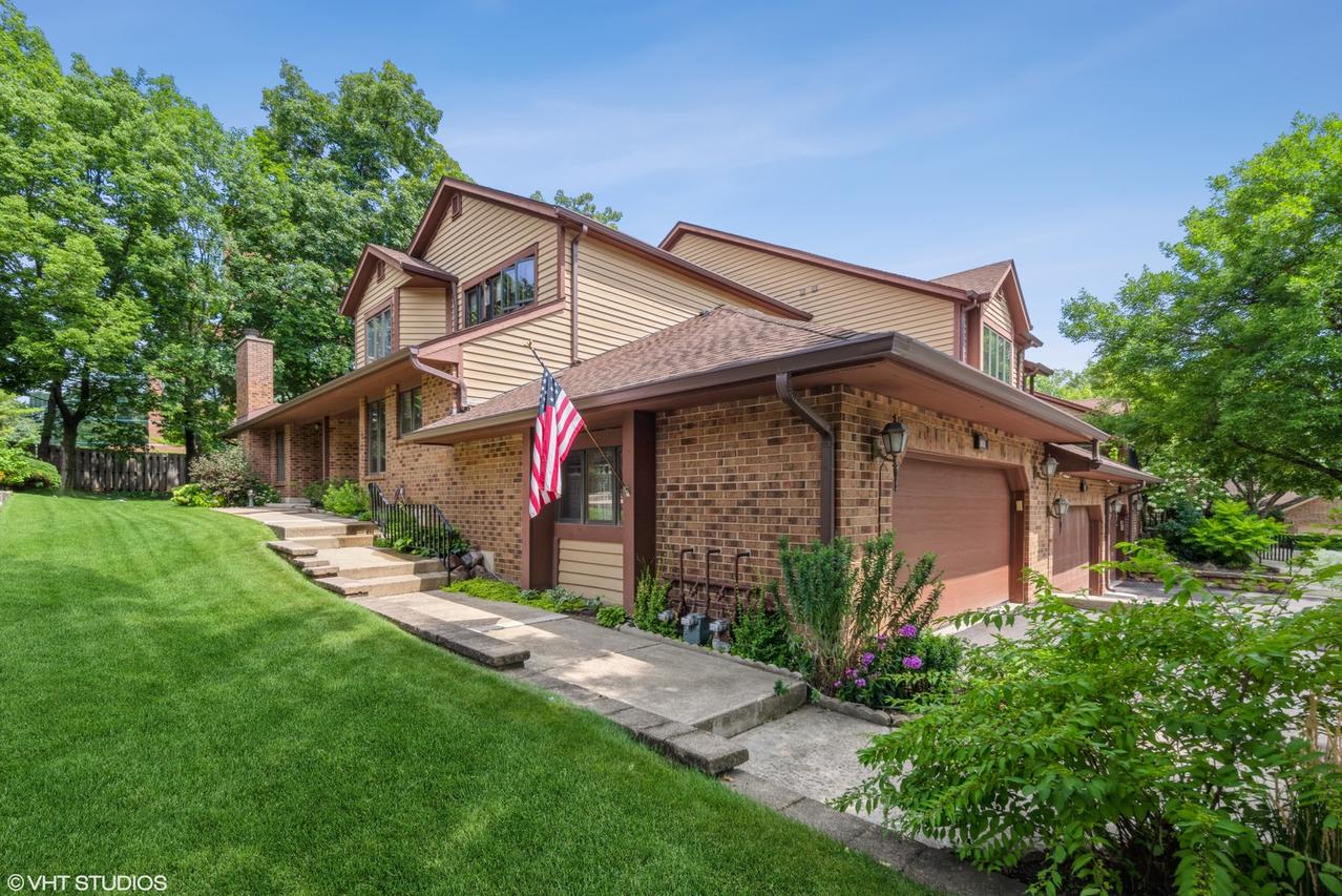 1032 Braemoor Dr., Downers Grove, IL 60515