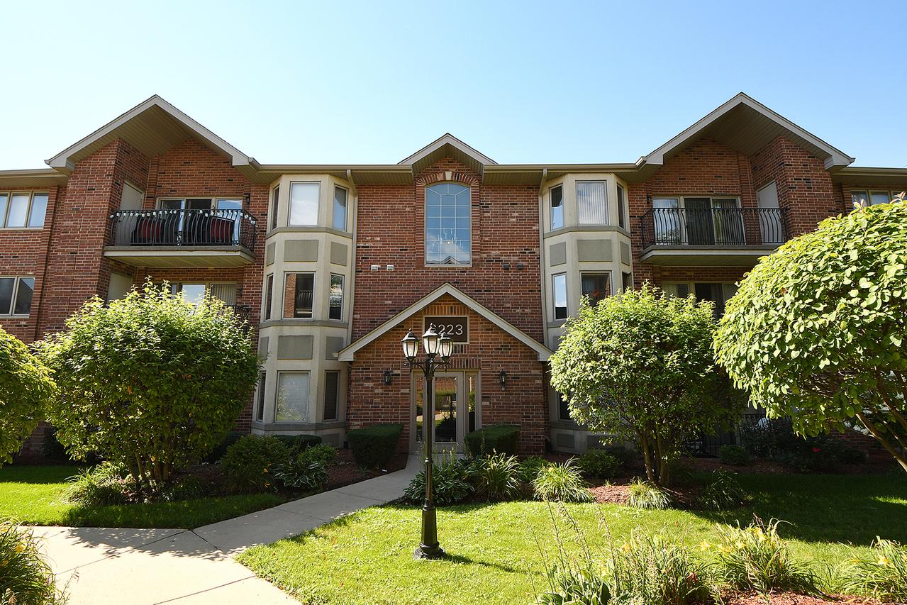 6223 W 94th St. #2NE, Oak Lawn, IL 60453