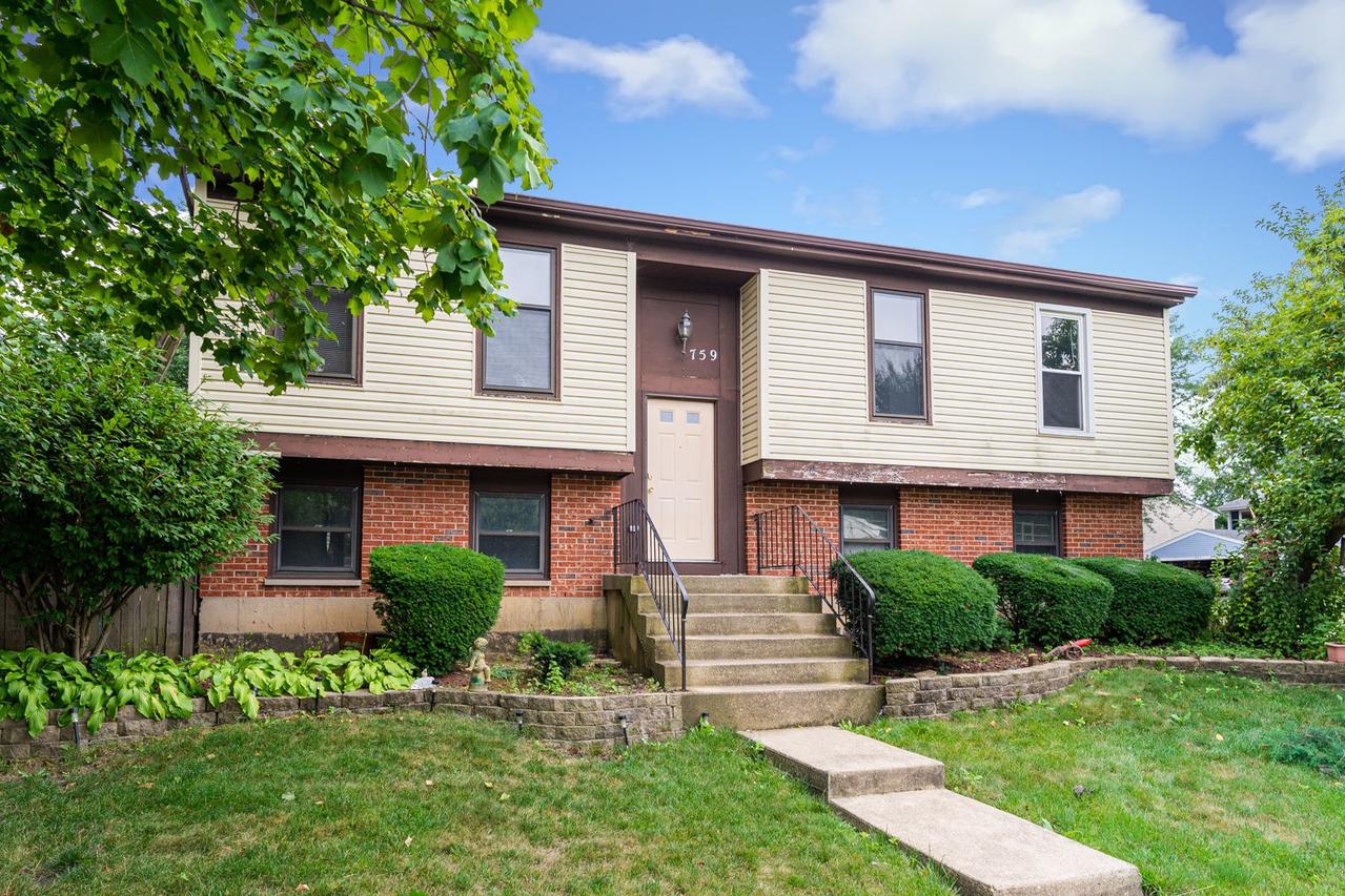 759 Iroquois Tr., Carol Stream, IL 60188