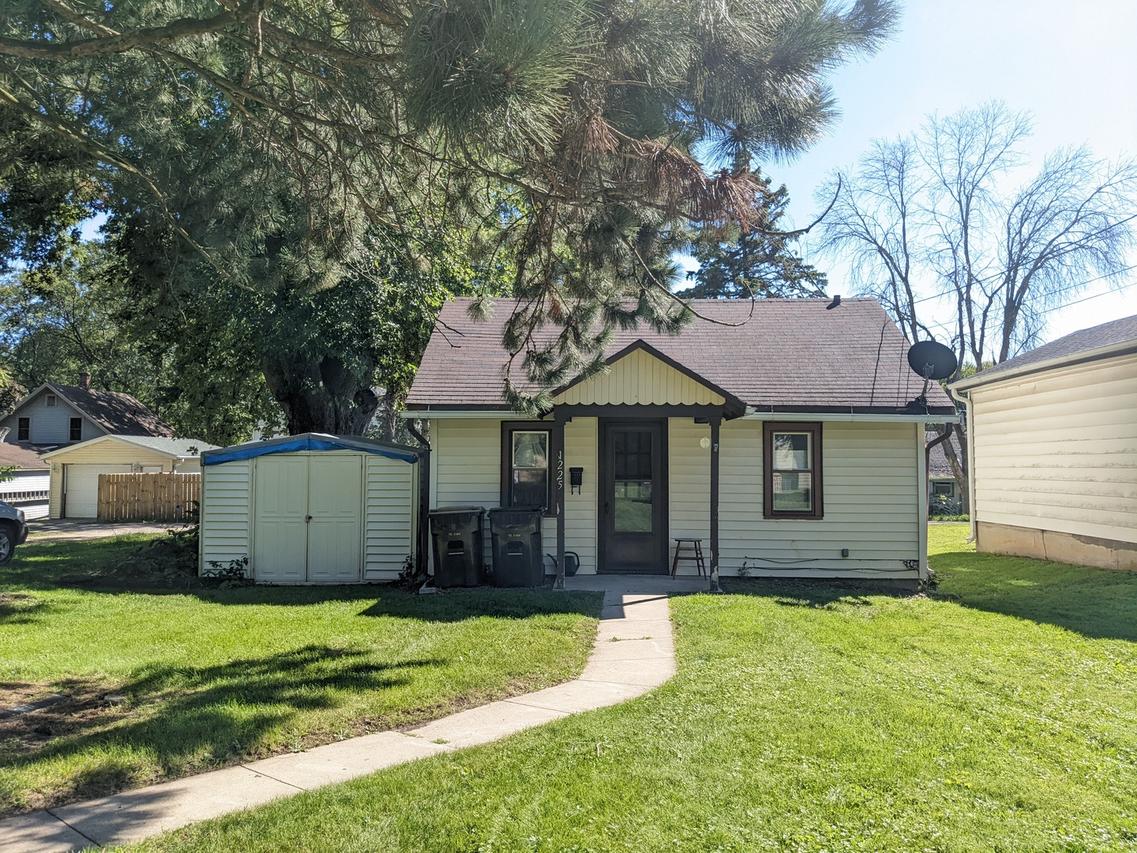 1225 W Harrison St., Freeport, IL 61032