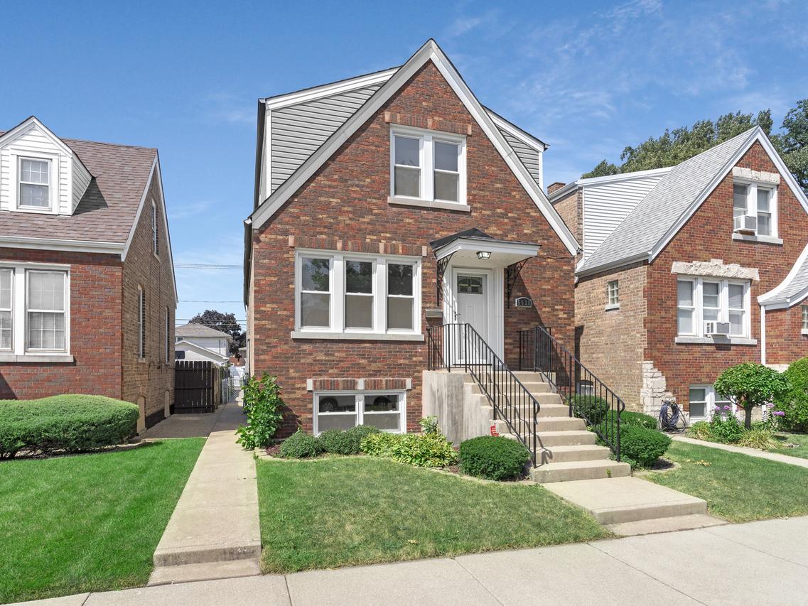 5538 S New England Ave., Chicago, IL 60638