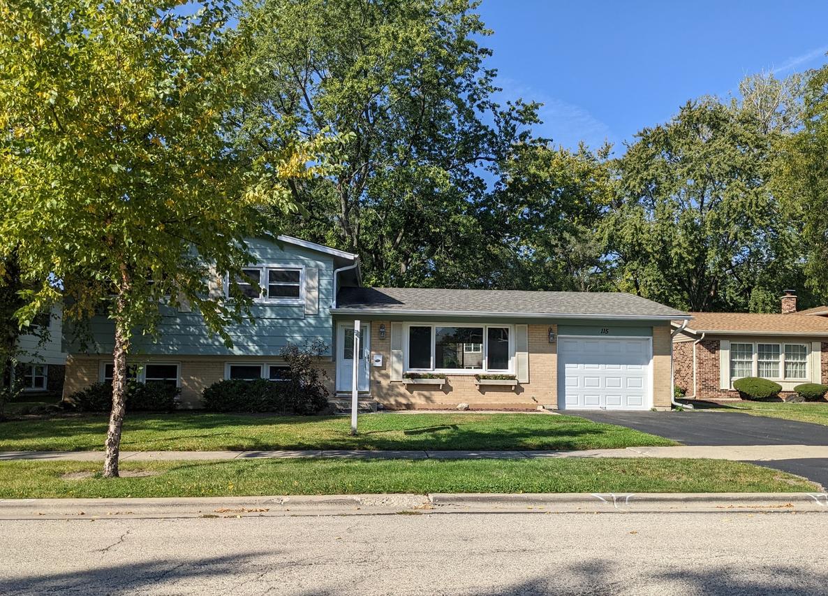 115 E Berkley Dr., Arlington Heights, IL 60004