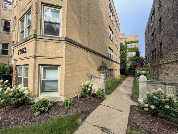 7363 N Damen Ave. #203, Chicago, IL 60645