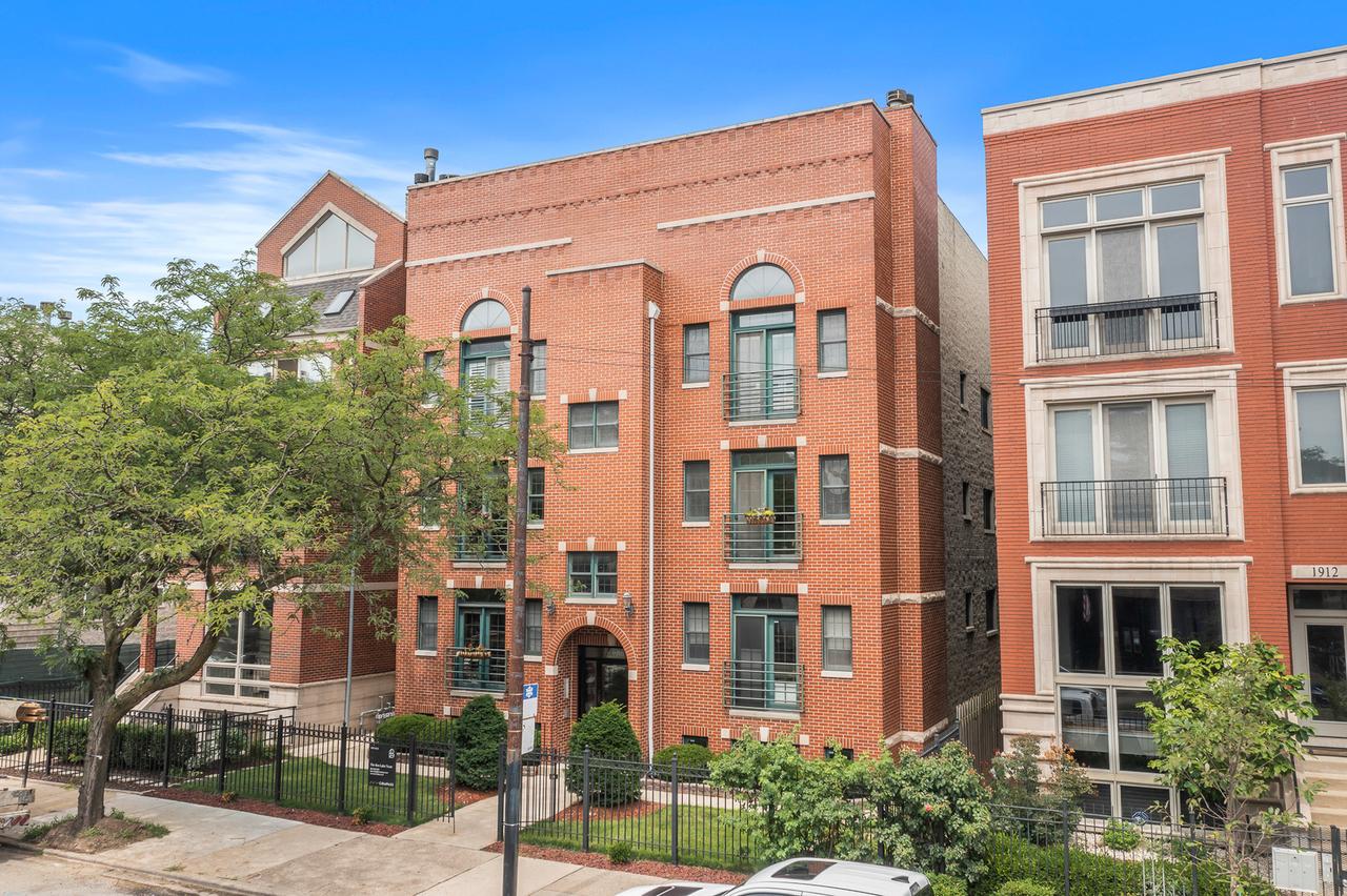 1916 W Belmont Ave. #2W, Chicago, IL 60657