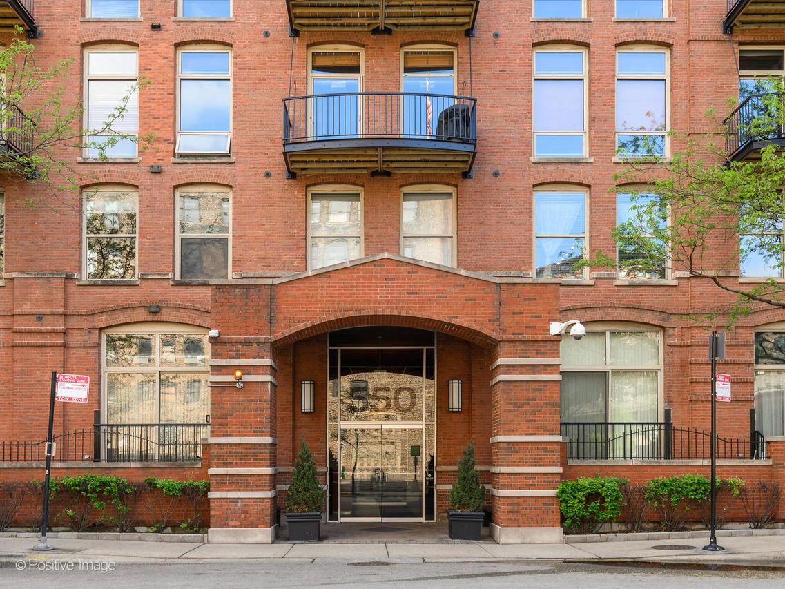 550 N Kingsbury St. #303, Chicago, IL 60654