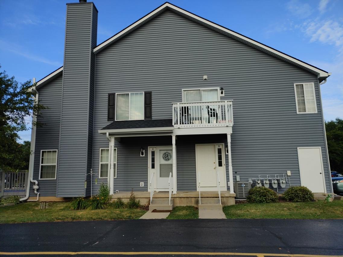 208 Maple St. #D, Sugar Grove, IL 60554