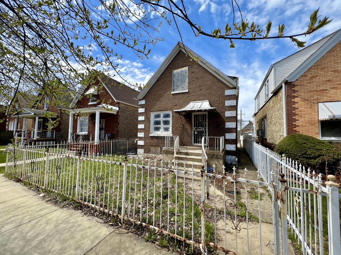 910 N Keystone Ave., Chicago, IL 60651