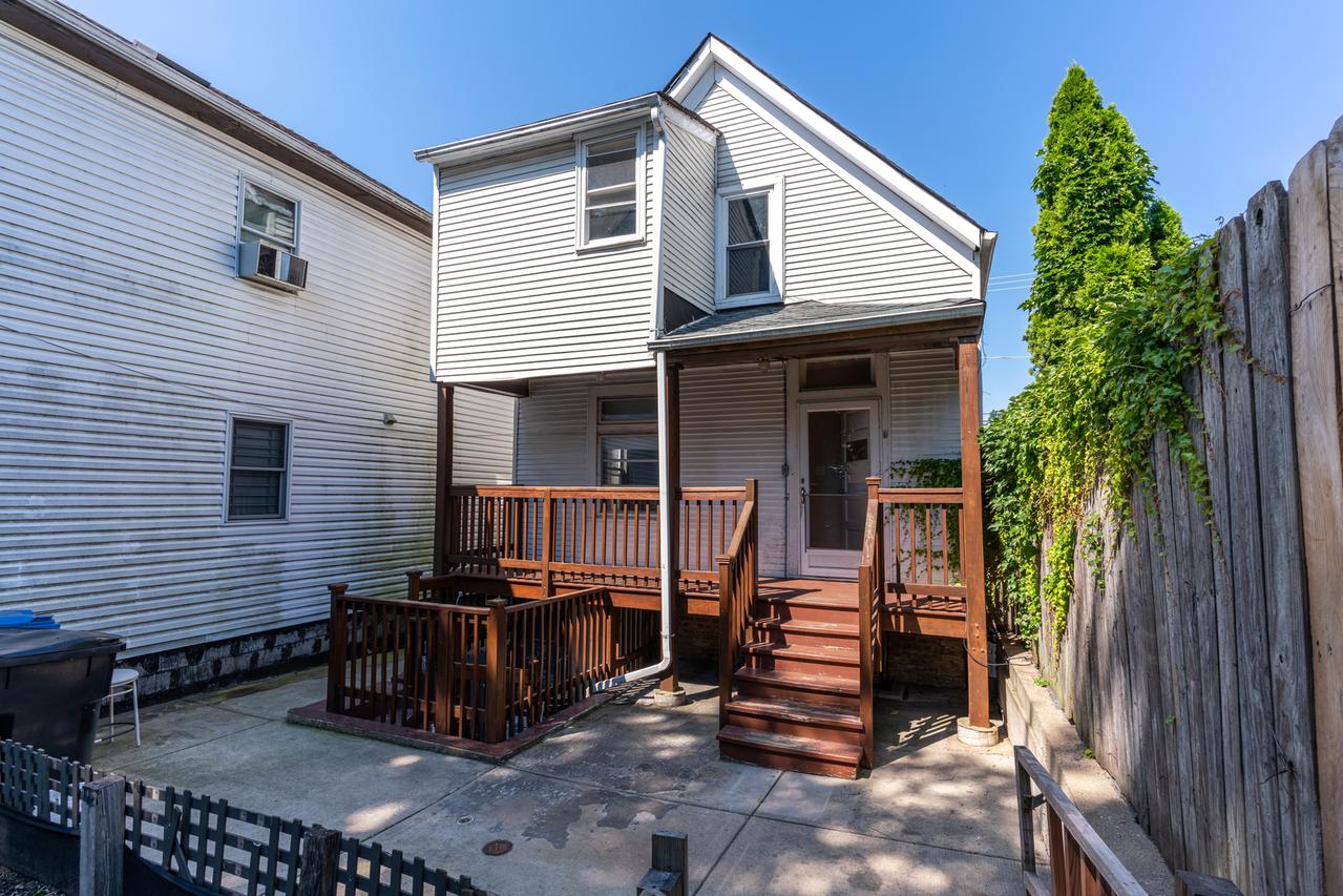 6920 N Clark St., Chicago, IL 60626