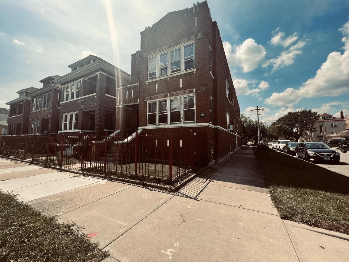 7000 S Talman Ave., Chicago, IL 60629