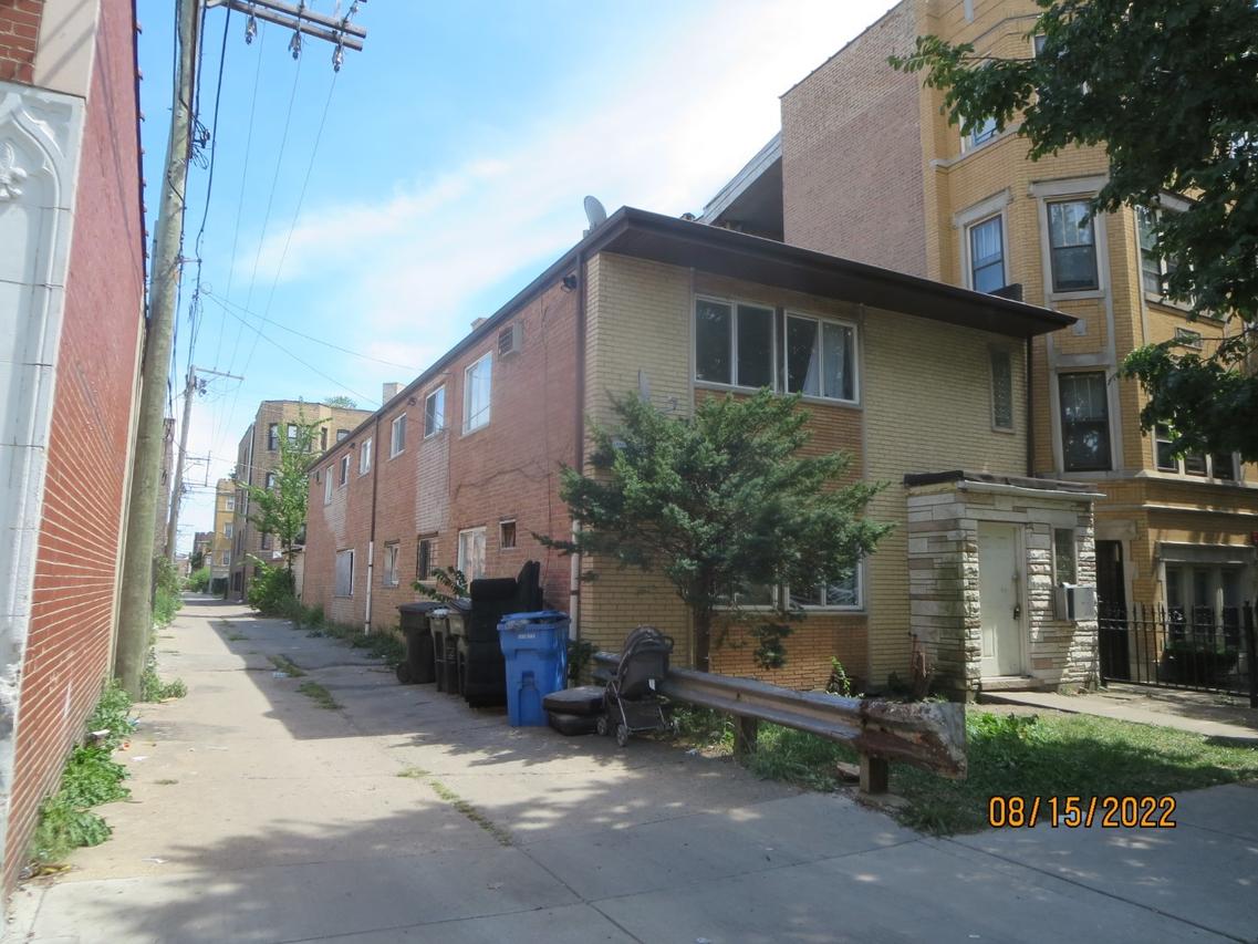7915 S Wood St., Chicago, IL 60620