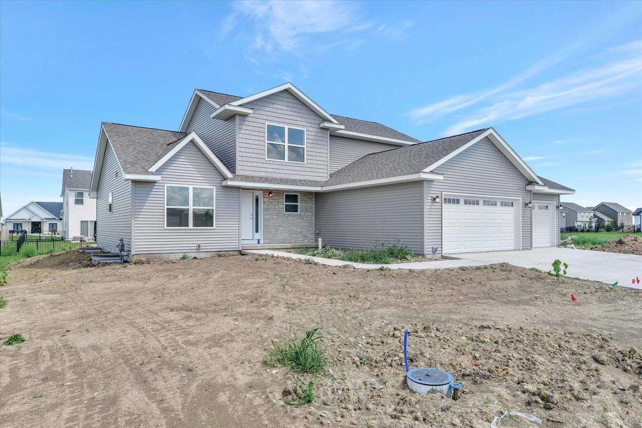 1418 Warwick Dr., Savoy, IL 61874