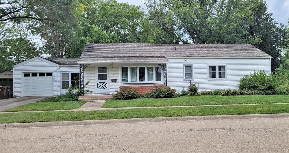 612 S 8th St., Oregon, IL 61061