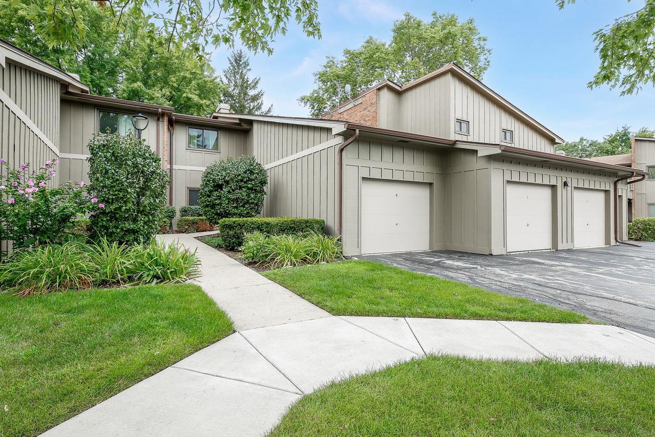 2S416 Emerald Green Dr. #C, Warrenville, IL 60555
