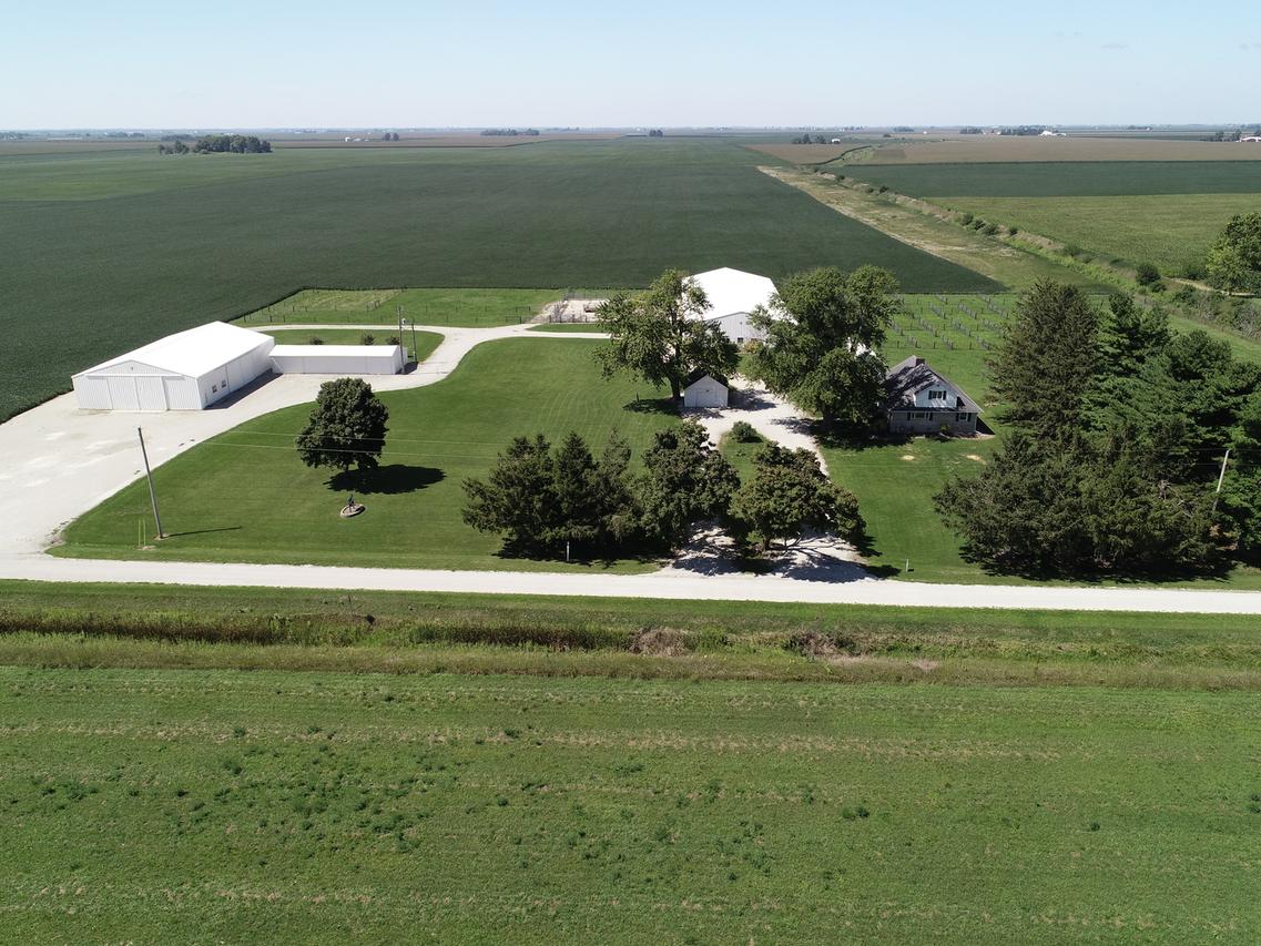 1943 N 400 East Rd., Gilman, IL 60938