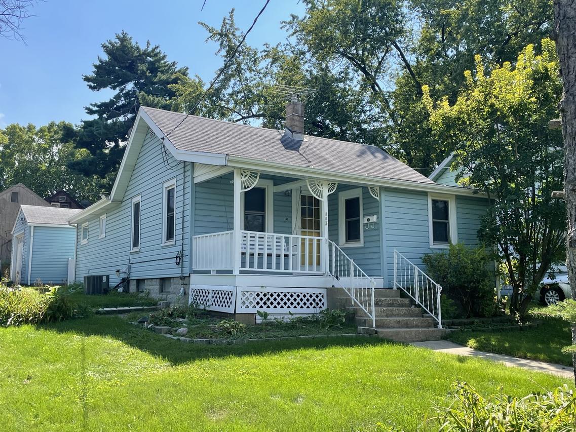 110 E Forrest Hill Ave., Peoria, IL 61603