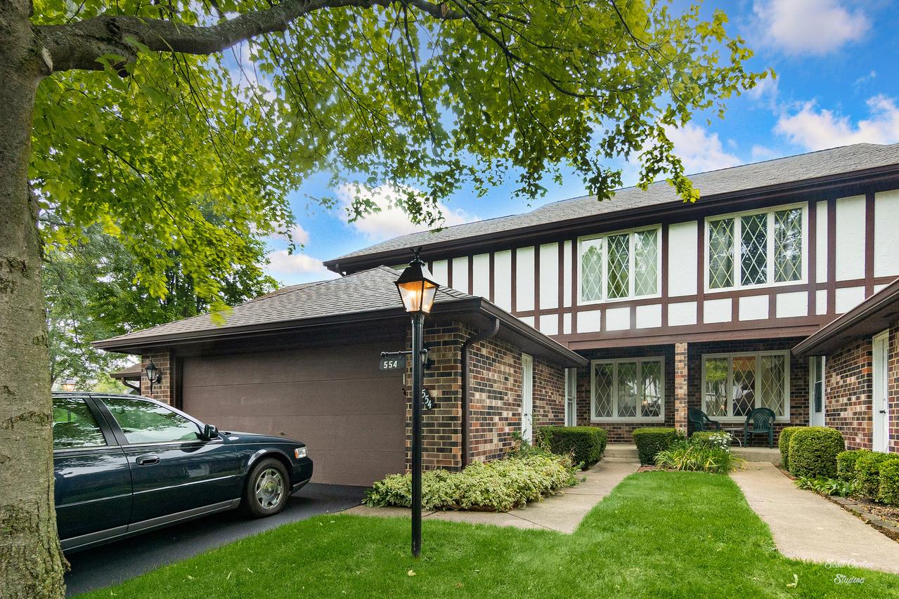 554 Woodmar Ln., Crystal Lake, IL 60014