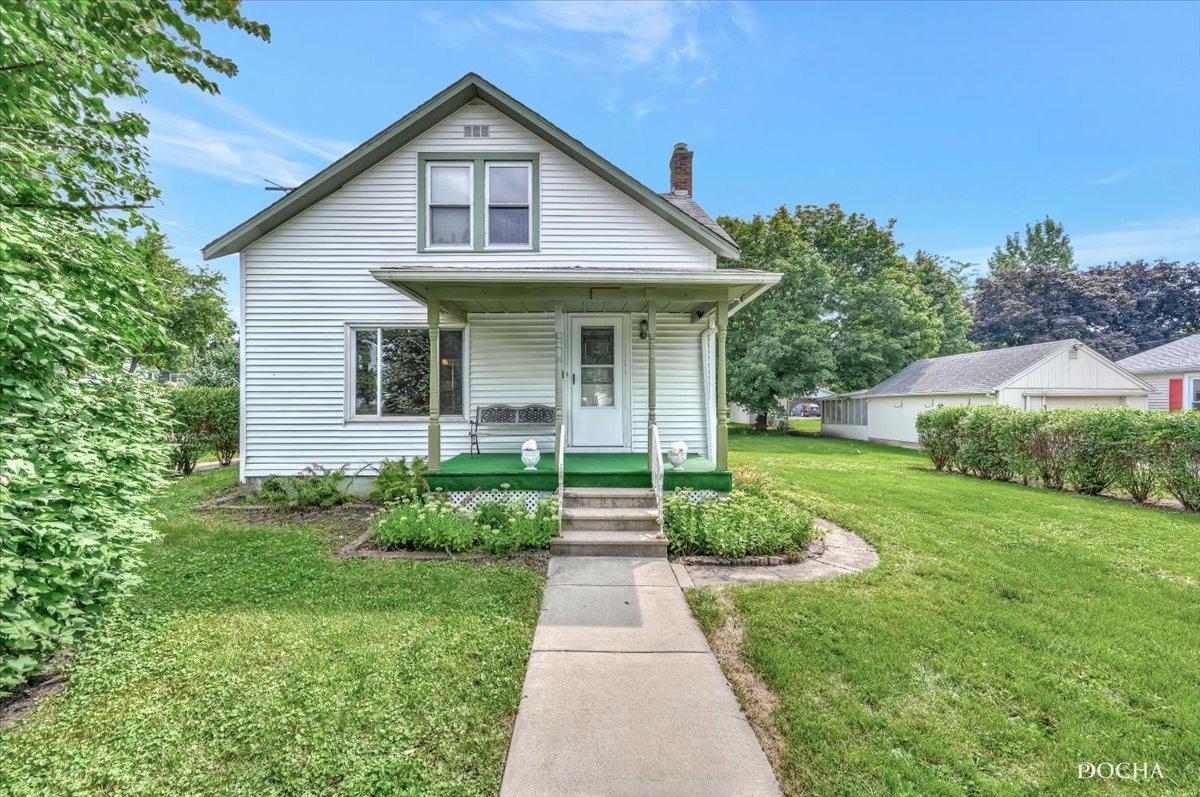 250 N Pine St., Waterman, IL 60556