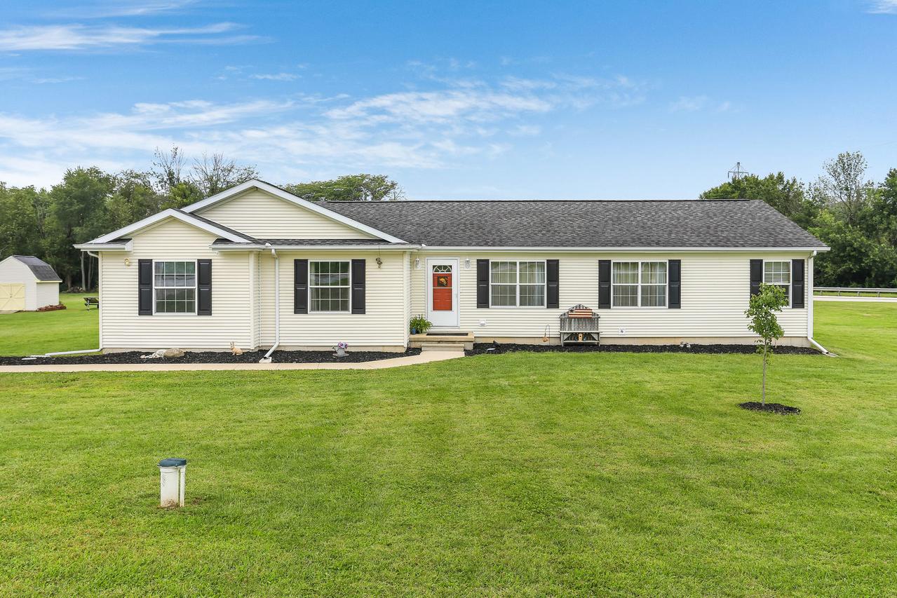 10995 Cemetery Rd., Argenta, IL 62501