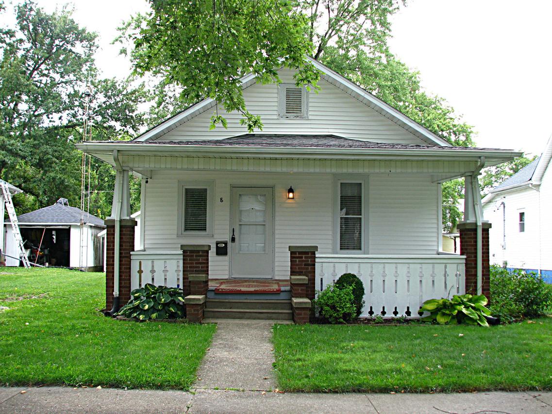 8 N Pine St., Villa Grove, IL 61956