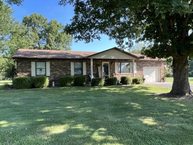 240 Wedgewood Ln., Duquoin, IL 62832