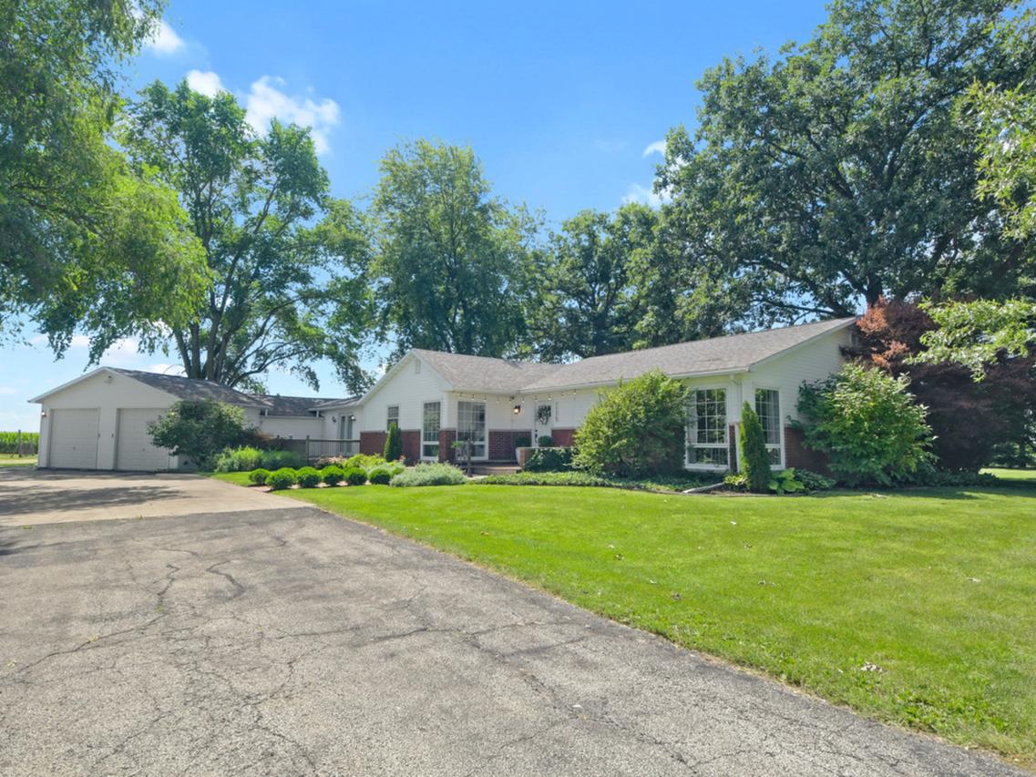 1175 E State Rt 133, Arcola, IL 61910