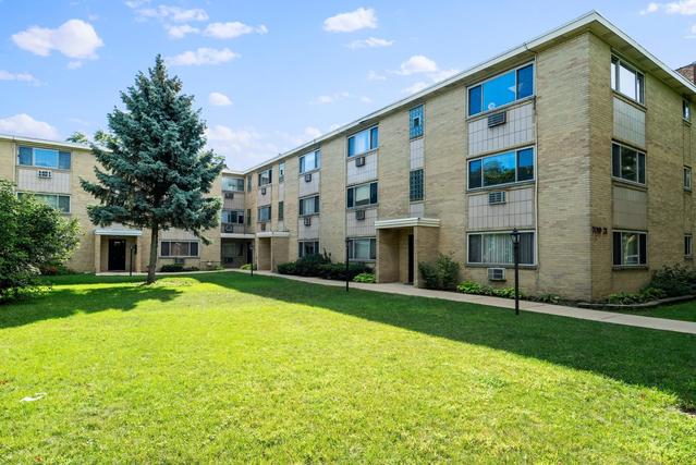 7021 N Ridge Blvd. #1F, Chicago, IL 60645