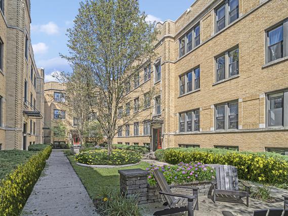 1358.5 W Estes Ave. #2W, Chicago, IL 60626