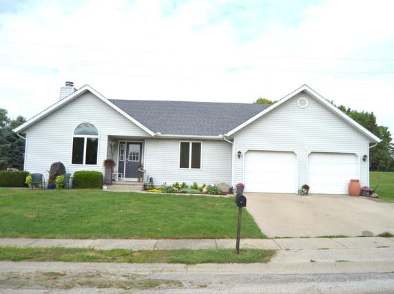 113 Cedar Dr., Clinton, IL 61727