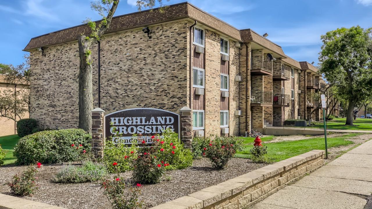 1185 Higgins Quarters Dr. #206, Hoffman Estates, IL 60169