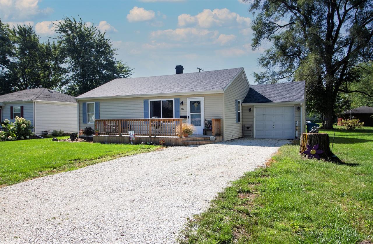 747 E Oak St., Watseka, IL 60970