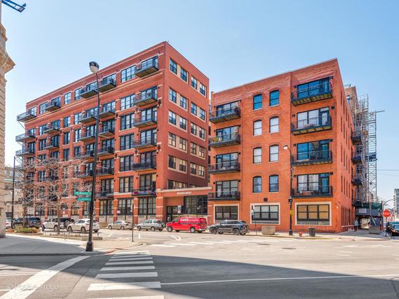 226 N Clinton St. #714B, Chicago, IL 60661