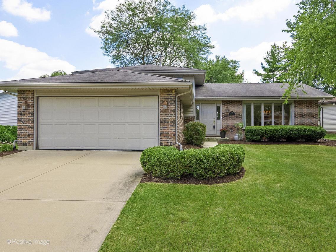 6849 Camden Rd., Downers Grove, IL 60516