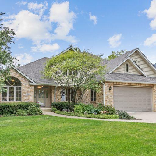 1008 Forest Tr., Sugar Grove, IL 60554