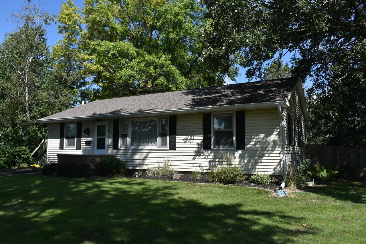 647 E 3rd St., El Paso, IL 61738
