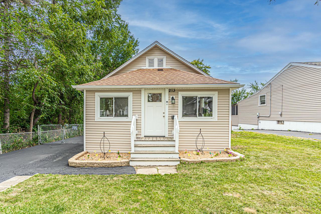 213 N Wisconsin Ave., Villa Park, IL 60181